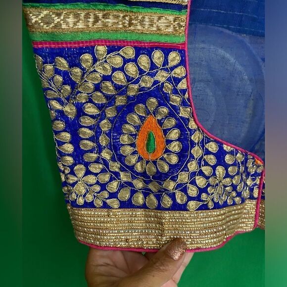 HANDMADE Authentic Embroidered U Neck Blue & Gold Saree Choli Bollywood Small - Picture 3 of 16